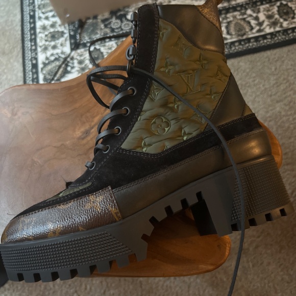 Louis Vuitton Boots - Picture 5 of 8